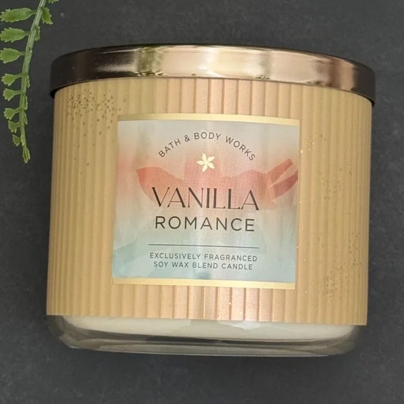 Bath and Body Works Vanilla Romance 3 Wick Candle - Picture 5 of 10